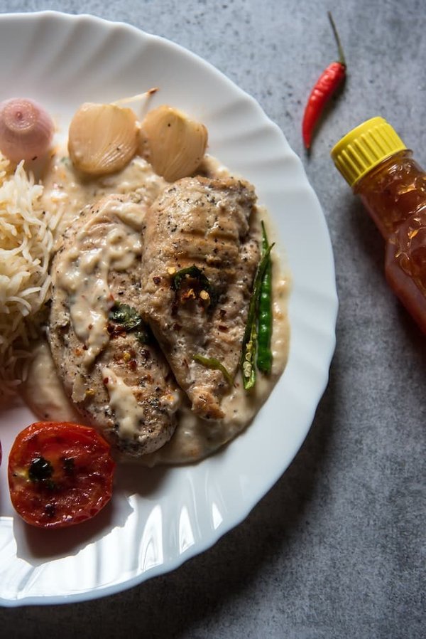 Quelle est la spécificité de la scène musicale électronique française des années 1990 et 2000 ?